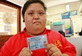 สาวพิการเมืองปทุมธานีได้บัตรประชาชนคืนแล้วหลังถูกนำไปอ้างสวมสิทธิ์