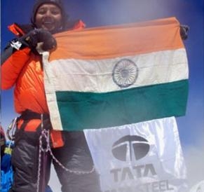 อรุณีมา ชินฮา วัย 26 ปี ชาวรัฐอุตตรประเทศ  พิชิตยอดเขาเอเวอเรสต์ได้สำเร็จ