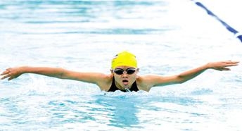 พรจิรา เขียนสี นักว่ายน้ำสาวพิการหูหนวกวัย 20 ปี