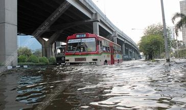 เหตุการณ์น้ำท่วมถนนในกรุงเทพฯ เนื่องจากฝนตกหนัก
