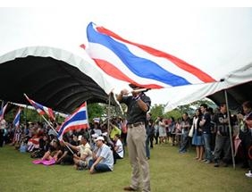 นักเรียนหูหนวกเป่านกหวีดร่วมมวลชนดาวกระจายส่วนราชการหลายแห่งในอ.หาดใหญ่