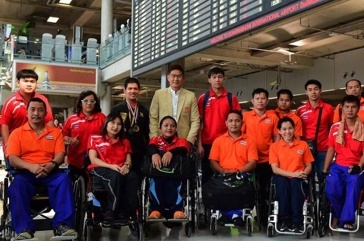 ทัพนักกีฬานักตบลูกเด้งคนพิการทีมชาติไทย