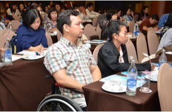 ผู้เข้าร่วมประชุมการประชุมเชิงปฏิบัติการ"ศูนย์บริการคนพิการ:การส่งเสริมการเข้าถึงสิทธิของคนพิการระดับพื้นที่ของกรุงเทพมหานคร"