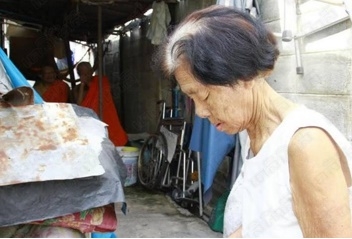 นางสาลี่ คงชู อายุ 83 ปี