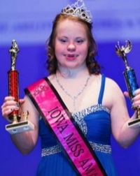 นางสาวทิฟฟานี่ จอห์นสัน อายุ  22 ปี ผู้ชนะการประกวด Miss Amazing