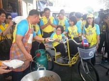 พม.เป็นเจ้าภาพจัดสถานีพระราชทานเลี้ยง พร้อมอาหารปรุงสดที่หลากหลายและเครื่องดื่ม