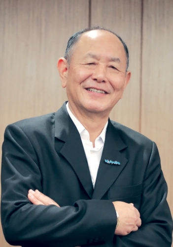 ทซึโทมุ มิยาโกชิ ที่ปรึกษาเชี่ยวชาญพิเศษด้านเทคนิคการปลูกข้าว บริษัท สยามคูโบต้าคอร์ปอเรชั่น จำกัด