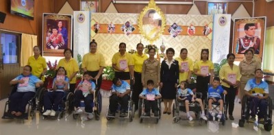 จังหวัดสุพรรณบุรี จัดพิธีมอบทุนสนับสนุนการศึกษาสำหรับเด็กและเยาวชนพิการในมูลนิธิคุณพุ่ม