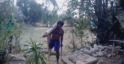 ชีวิตไม่ง่ายไม่เคยท้อ “หนุ่มสุรินทร์” สู้ชีวิตแม้ขาพิการ ทำทุกอย่างหวังมีเงินเลี้ยงแม่ที่แก่ชรา