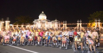 พม.นำคนพิการเที่ยวงาน”อุ่นไอรัก คลายความหนาวฯ”