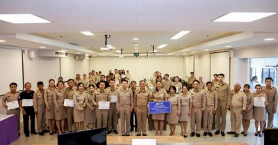 พมจ.กำแพงเพชร มอบเงินปรับสภาพที่อยู่อาศัย ชูเป้าหมายพัฒนาคุณภาพชีวิตผู้สูงอายุและคนพิการ 59 ราย