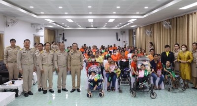 มูลนิธิคุณพุ่ม มอบทุนสนับสนุนการศึกษาสำหรับเด็กออทิสติกและเด็กพิการ