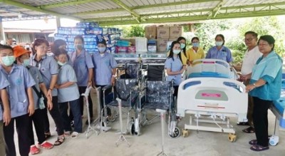 อดีตนายก อบต.ลำลูกกาสนับสนุนอสม.มอบอุปกรณ์เครื่องใช้ผู้ป่วยติดเตียง