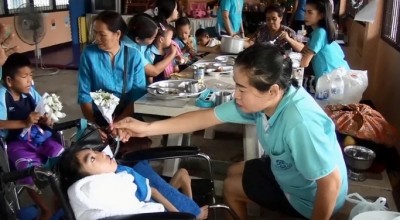 อุบลฯมอบรางวัลแม่ผู้เสียสละ เลี้ยงลูกพิการเพียงลำพังมากว่า 5 ปี