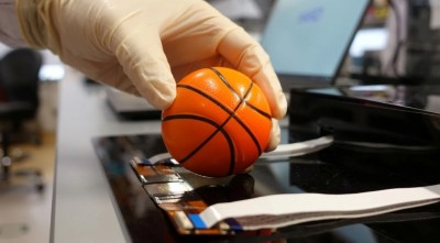 สุดเจ๋ง นักวิทย์สิงคโปร์สร้างผิวเทียมให้ผู้พิการรับรู้สัมผัสได้อีกครั้ง