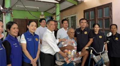 อธิบดีกรมการปกครอง เปิดโครงการ นั่งสุข ลุกสบาย ผสานพลังเมตตาคณะสงฆ์ ดูแลผู้สูงอายุและผู้พิการ ขณะที่ผู้ว่าฉาบปูนเองโดนแซวผู้ว่ายาแนว