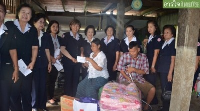 นายกเหล่ากาชาดจังหวัดลพบุรี พร้อมคณะกิ่งกาชาด  เข้าช่วยเหลือเบื่องต้น 2 พี่น้องตาบอด