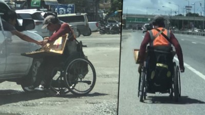 หนุ่มพิการ ไสล้อวีลแชร์ ขายลอตเตอรี่ ไกล 40 กม. หาเงินส่งให้แม่