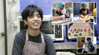 “วีออส” แม้ร่างกายพิการแต่หัวใจกตัญญู สู้ทำขนมขายหารายได้เลี้ยงครอบครัว-รักษาแม่ป่วย!