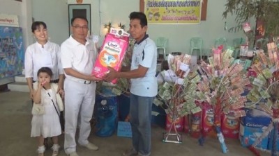 เครือข่ายศูนย์ฮอมฮักฯ-จับมือ รพ.สต.ท่าวังทอง-เทศบาลฯ และชาวบ้านในชุมชน ทำบุญทอดผ้าป่า “แพมเพอร์ส” ช่วยเหลือผู้พิการ-ผู้ป่วยติดเตียง ทั้งตำบลที่มีอยู่กว่า 2 พันราย