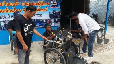 น่ายกย่อง..ชายพิการจับมือสัตวแพทย์ เปิดซ่อมวีลแชร์ให้ผู้พิการฟรี