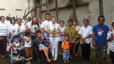 เด็กออทิสติก พร้อมผู้ปกครอง จ.สระแก้ว ร่วมกิจกรรมแห่เทียนพรรษา เพื่อให้เด็กได้แสดงออกถึงการเป็นพุทธศาสนิกชน เรียนรู้วัฒนธรรมประเพณีไทย