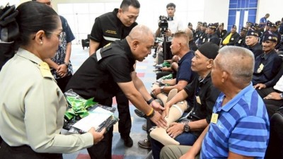 ผอ.อผศ. ลงพื้นที่สงขลา มอบกายอุปกรณ์ช่วยเหลือทหารผ่านศึกพิการ 85 นาย