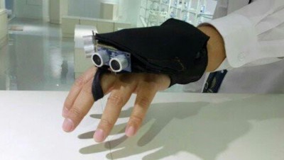 ถุงมืออัจฉริยะ ช่วยคนตาบอดรับรู้สิ่งกีดขวาง
