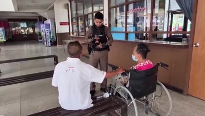 สุดสะเทือนใจ! พ่อแม่พิการนั่งรถกว่า 400 กม. หวังพึ่งลูก สุดท้ายถูกทิ้งคา บขส. ที่ อุดรธานี