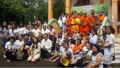 เด็กออทิสติก พร้อมผู้ปกครอง จ.สระแก้ว ร่วมกิจกรรมแห่เทียนพรรษา เพื่อให้เด็กได้แสดงออกถึงการเป็นพุทธศาสนิกชน เรียนรู้วัฒนธรรมประเพณีไทย