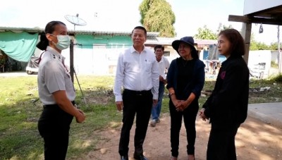 พมจ.ชัยนาท มอบป้ายโครงการปรับสภาพแวดล้อมและสิ่งอำนวยความสะดวกของผู้สูงอายุให้เหมาะสมและ ปลอดภัย