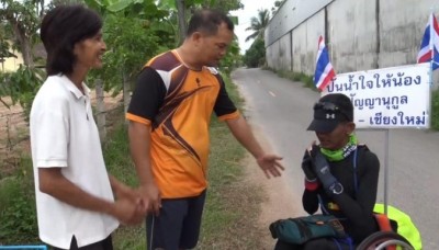 ชายพิการออกปั่นวีลแชร์ระดมทุนช่วยเด็กผู้พิการ