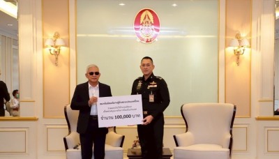 ประธานสมาพันธ์คนพิการผู้ค้าสลาก มอบเงินช่วยกองทัพ ป้องกันชายแดนไทย – กัมพูชา