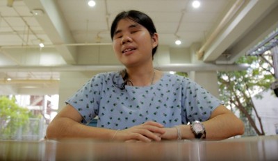 "เมื่อเธออ่าน เธอมองเห็น" เปิดโลกการอ่านของผู้พิการทางสายตา 'สโรชา กิตติสิริพันธุ์'