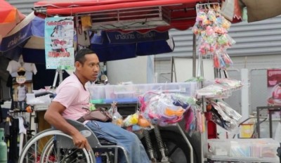 “กอล์ฟ”หนุ่มอัมพาตครึ่งตัว ชีวิตสุดลำบากแต่ขอสู้ ไม่เป็นภาระให้ใคร