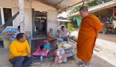 สุดเวทนายายวัย 84 เลี้ยงหลานพิการยาว 15 ปี พระอาจารย์โอมรับจบ ขอดูแลอาหารการกิน