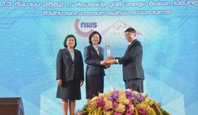 จังหวัดสุโขทัย องคมนตรีเชิญสิ่งของพระราชทาน มอบให้แก่ราษฎรที่ประสบอุทกภัย