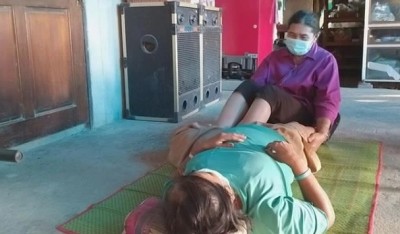 โควิดซ้ำยิ่งลำเค็ญ! แม่วัย 63 สู้ลำบาก “นวดแลกข้าว-อาหารแห้ง” หาเลี้ยงลูกพิการ