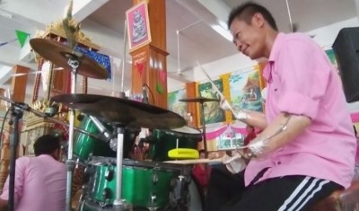 หรีด มือกลองยอดนักสู้ พิการแต่กายหัวใจไม่ท้อ รับจ้างตีกลองหาเลี้ยงลูก-เมีย