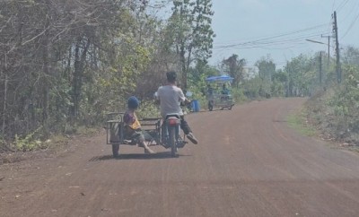 รันทดหนุ่มพิการสมองเลี้ยงดูแม่วัยชรา ซ้ำหดหู่ใจ! ชาวบ้านลือเป็นปอบ