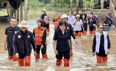 ผู้ว่าฯพิจิตร – สสจ.พิจิตร แขวนธงแดงบ้านถูกน้ำท่วมมีกลุ่มเปราะบางคนแก่คนพิการหากเกิดเหตุพุ่งเป้าช่วยคนเหล่านี้ก่อน