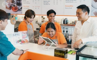 ช้าของทุกวัน ประตูร้าน ‘Dots Coffee’ จะเปิดให้บริการ