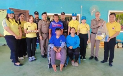 ตำรวจ สภ.บัวเชด มอบเครื่องอุปโภคบริโภคช่วยเหลือผู้ป่วยติดเตียง ผู้พิการ และผู้ยากไร้