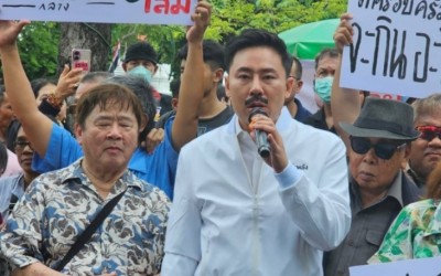 “ตั้ม บ้าพลัง” นำผู้พิการบุกทำเนียบฯ แฉขบวนการสวมสิทธิ์โควตาสลากฯ