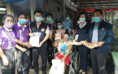 "พ่อเมืองกาญจน์-นายกเหล่ากาชาดฯ" และสโมสรโรตารี นำสิ่งของ 3,000 ชุด ช่วยเหลือคนชรา พิการ ป่วยติดเตียง