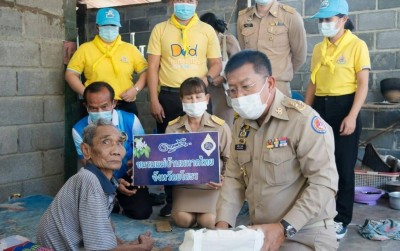 นอภ.เมืองยโสธร เยี่ยมผู้สูงอายุพิการพร้อมเตรียมปรับสภาพที่อยู่อาศัย