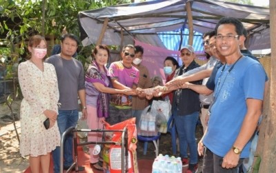 กาชาดศรีสะเกษร่วมกับนักธุรกิจผู้ใจบุญ สร้างบ้านให้ยายพิการป่วยเรื้อรังไร้บ้าน-ญาติ