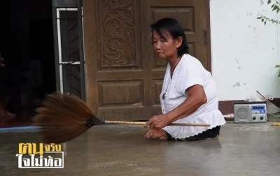 นักสู้แขนเดียว! “ป้าหนูเล็ก” แม้แขนขาพิการ ไม่ยอมจำนนต่อโชคชะตา สู้ขายกล้วยทอดหารายได้ ไม่อยากเป็นภาระใคร