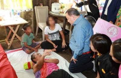 พม.ช่วยด.ญ.กตัญญู ล้างจานหาเงินเลี้ยงตายายพิการ ซ่อมบ้าน-ส่งเรียนจนจบ