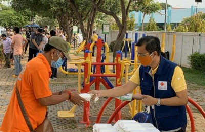 ราชบุรีตั้งจุดแจกข้าวกล่องช่วยผู้รับผลกระทบโควิด